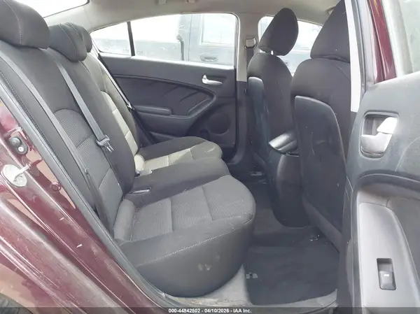 3KPFK4A7XJE254783 2018 KIA FORTE - Image 8
