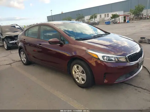 3KPFK4A7XJE254931 2018 KIA FORTE - Image 1