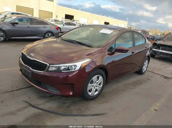 3KPFK4A7XJE254931 2018 KIA FORTE - Image 2