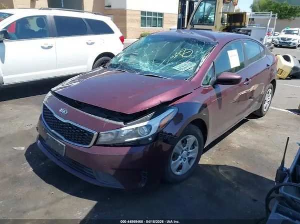 3KPFK4A7XJE254962 2018 KIA FORTE - Image 2