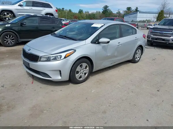 3KPFK4A7XJE255917 2018 KIA FORTE - Image 2