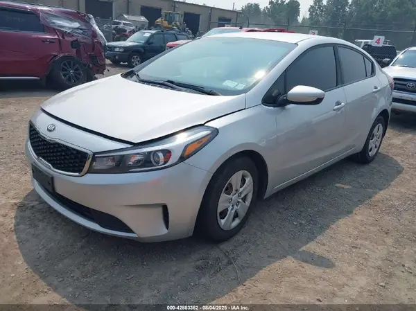 3KPFK4A7XJE255920 2018 KIA FORTE - Image 2