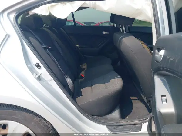 3KPFK4A7XJE255920 2018 KIA FORTE - Image 8