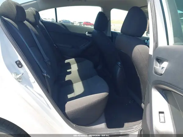 3KPFK4A7XJE256534 2018 KIA FORTE - Image 8