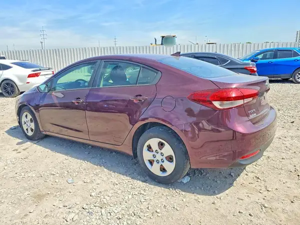 3KPFK4A7XJE258798 2018 KIA FORTE - Image 2
