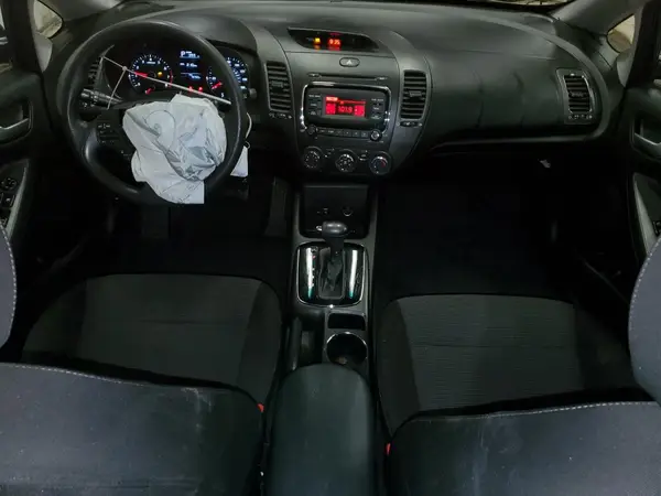 3KPFK4A7XJE258865 2018 KIA FORTE - Image 8