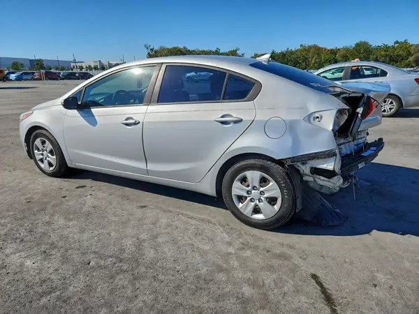 3KPFK4A7XJE259109 2018 KIA FORTE - Image 2