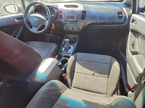3KPFK4A7XJE259109 2018 KIA FORTE - Image 8