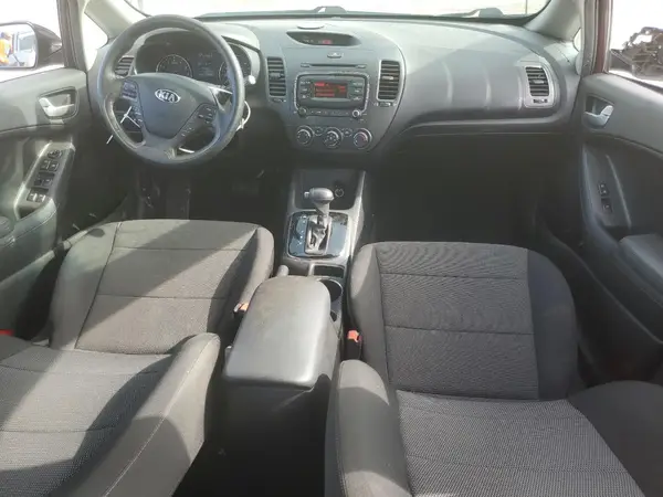 3KPFK4A7XJE259711 2018 KIA FORTE - Image 8