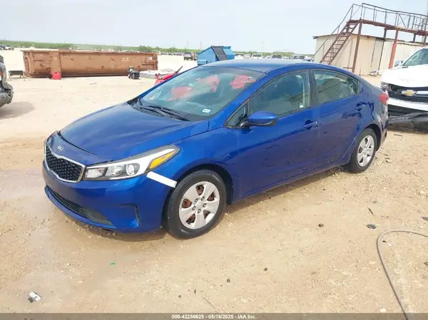 3KPFK4A7XJE259854 2018 KIA FORTE - Image 2