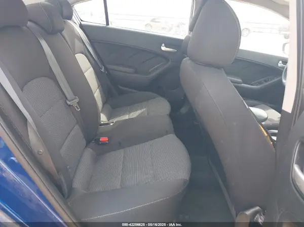 3KPFK4A7XJE259854 2018 KIA FORTE - Image 8