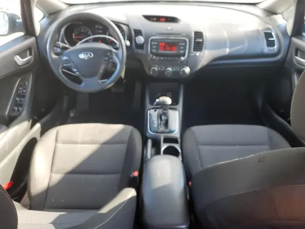 3KPFK4A7XJE260129 2018 KIA FORTE - Image 8