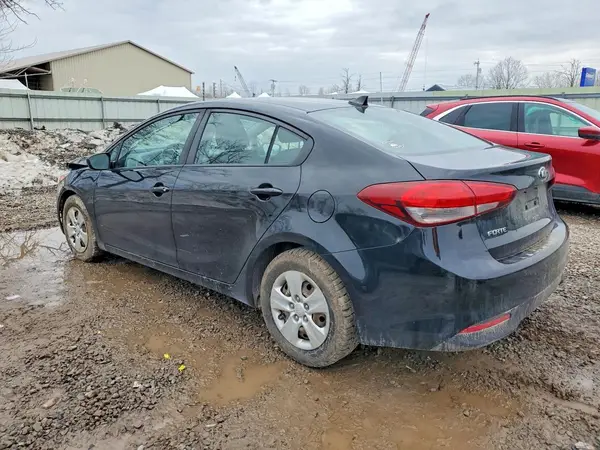 3KPFK4A7XJE261555 2018 KIA FORTE - Image 2
