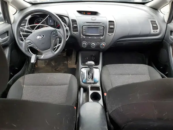 3KPFK4A7XJE261555 2018 KIA FORTE - Image 8