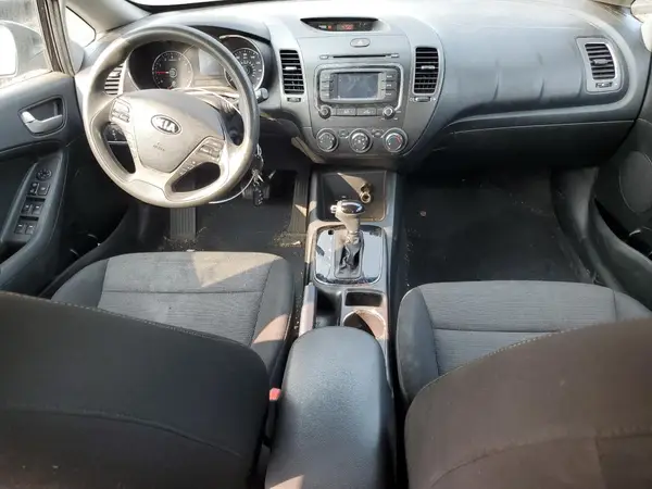 3KPFK4A7XJE264892 2018 KIA FORTE - Image 8