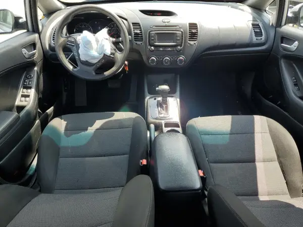 3KPFK4A7XJE264990 2018 KIA FORTE - Image 8
