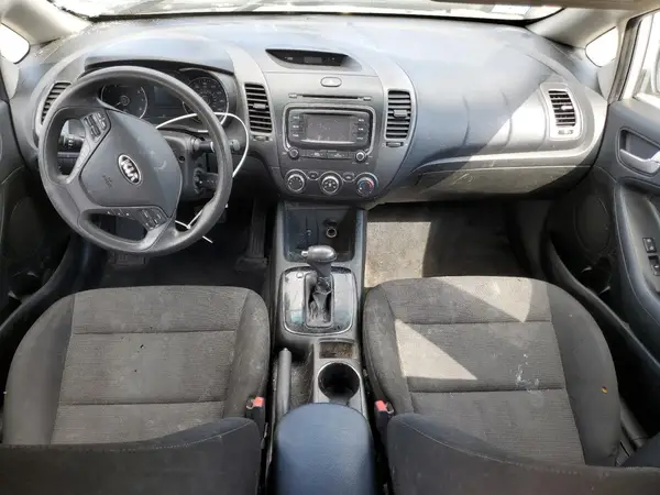 3KPFK4A7XJE265945 2018 KIA FORTE - Image 8