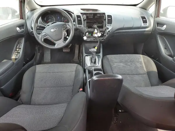 3KPFK4A7XJE266450 2018 KIA FORTE - Image 8
