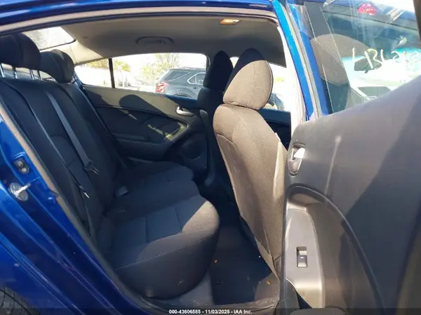3KPFK4A7XJE267307 2018 KIA FORTE - Image 8