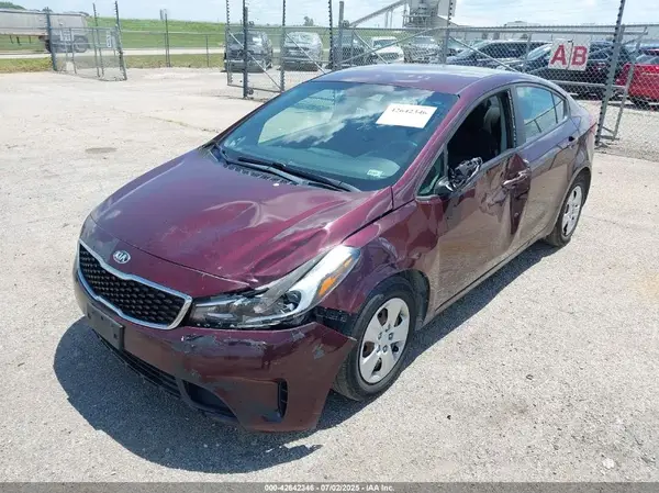 3KPFK4A7XJE270028 2018 KIA FORTE - Image 2