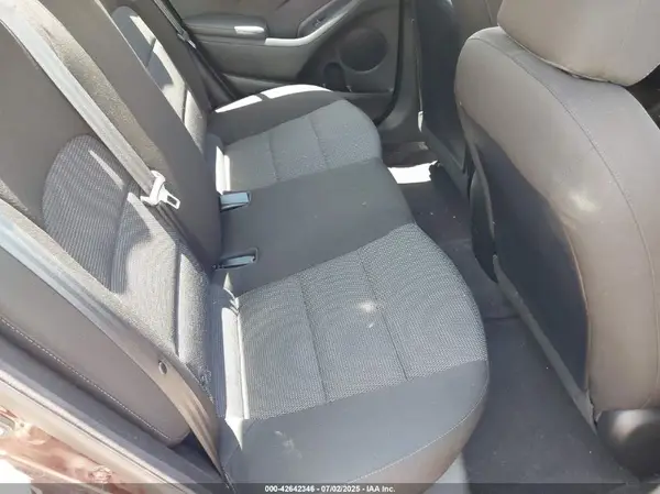 3KPFK4A7XJE270028 2018 KIA FORTE - Image 8