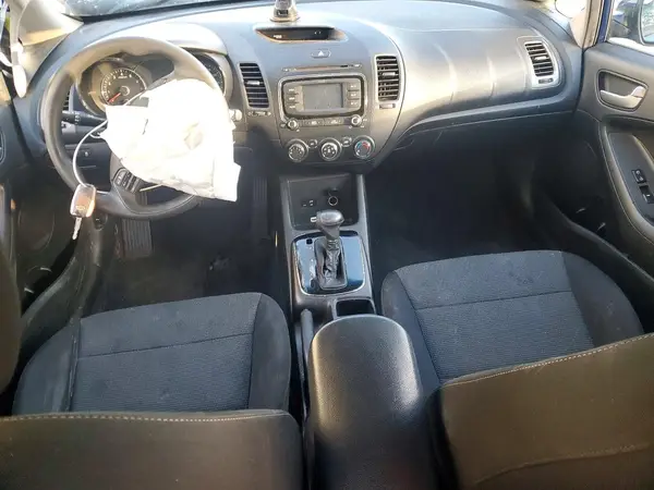 3KPFK4A7XJE270398 2018 KIA FORTE - Image 8