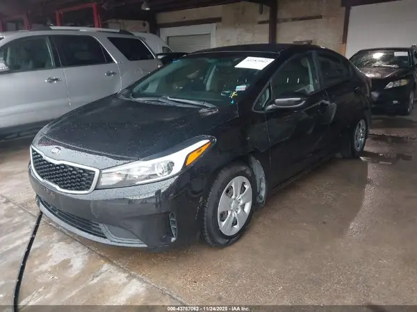 3KPFK4A7XJE270403 2018 KIA FORTE - Image 2