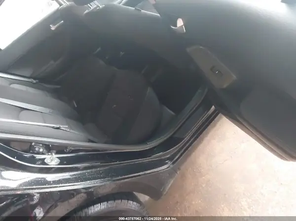 3KPFK4A7XJE270403 2018 KIA FORTE - Image 8