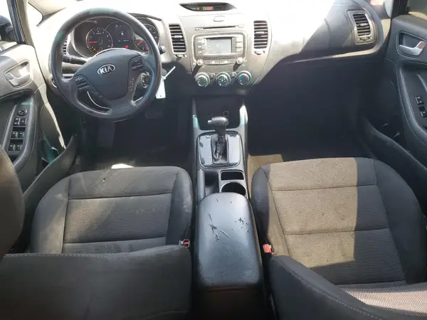 3KPFK4A7XJE271602 2018 KIA FORTE - Image 8