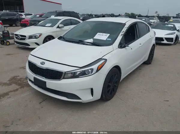 3KPFK4A7XJE272135 2018 KIA FORTE - Image 2