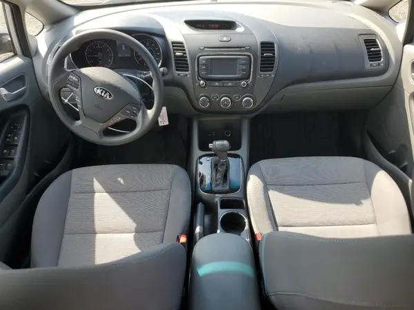 3KPFK4A7XJE273155 2018 KIA FORTE - Image 8