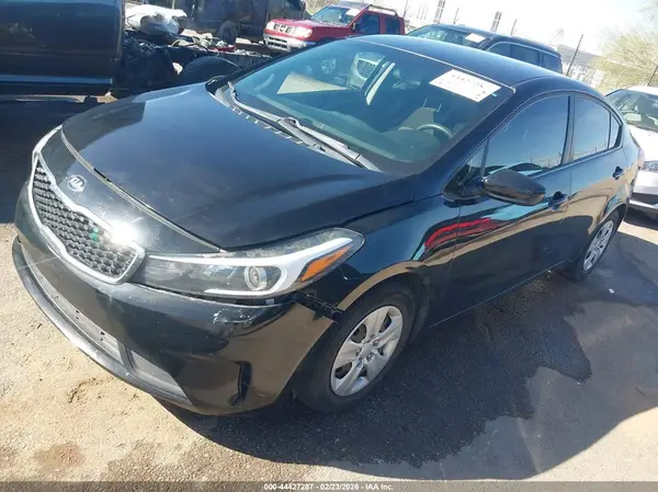 3KPFK4A7XJE273740 2018 KIA FORTE - Image 2
