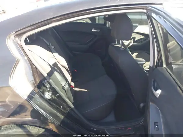 3KPFK4A7XJE273740 2018 KIA FORTE - Image 8