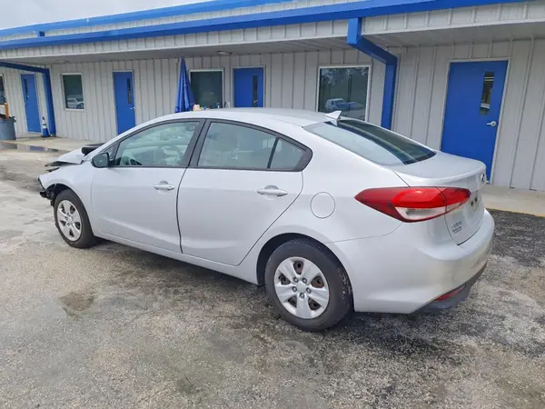 3KPFK4A7XJE273866 2018 KIA FORTE - Image 2