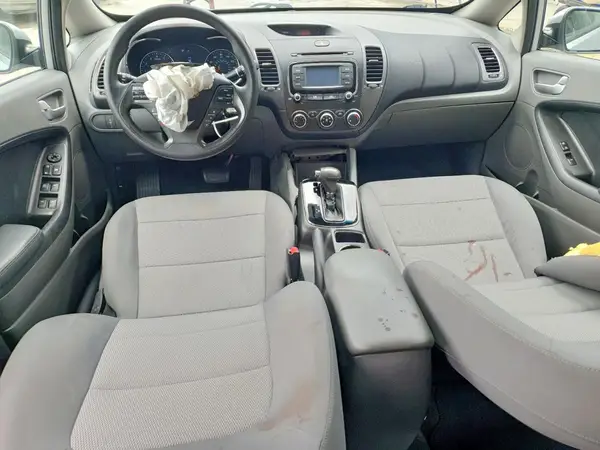 3KPFK4A7XJE273866 2018 KIA FORTE - Image 8