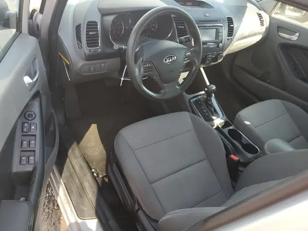 3KPFK4A7XJE273947 2018 KIA FORTE - Image 8