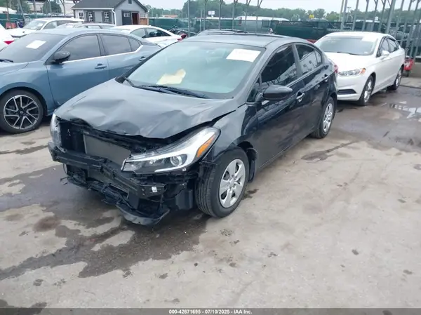 3KPFK4A7XJE275777 2018 KIA FORTE - Image 2