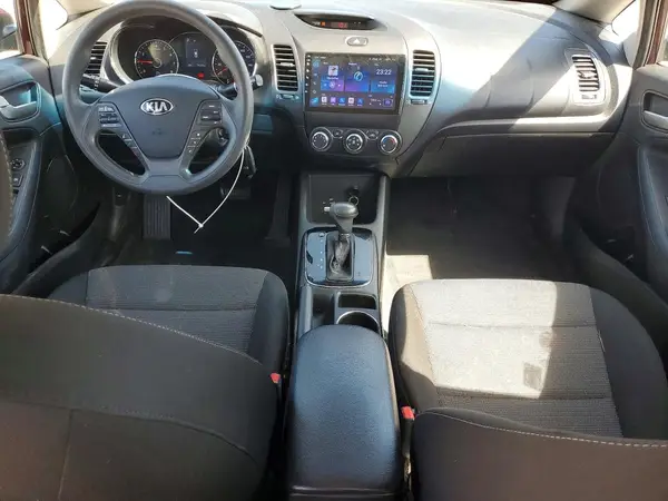 3KPFK4A7XJE276525 2018 KIA FORTE - Image 8
