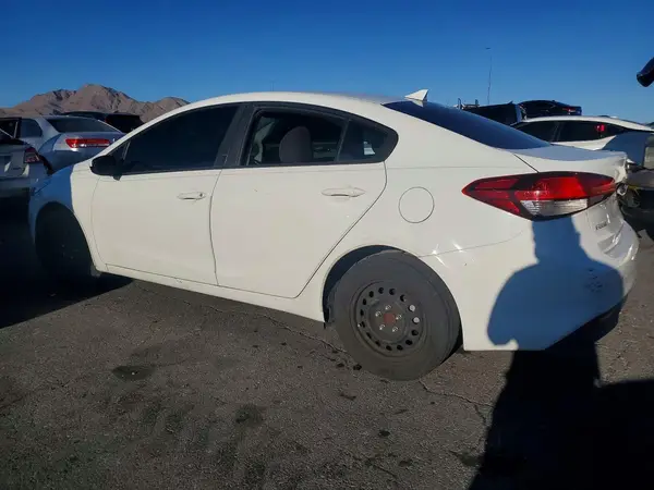 3KPFK4A7XJE280347 2018 KIA FORTE - Image 2