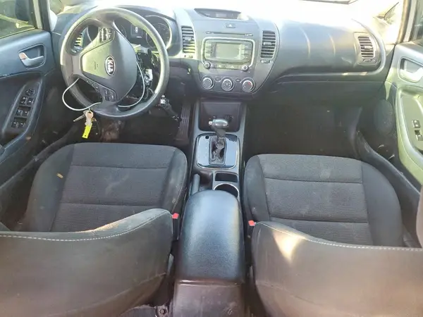 3KPFK4A7XJE280347 2018 KIA FORTE - Image 8