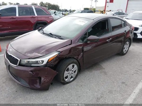3KPFK4A7XJE281885 2018 KIA FORTE - Image 2