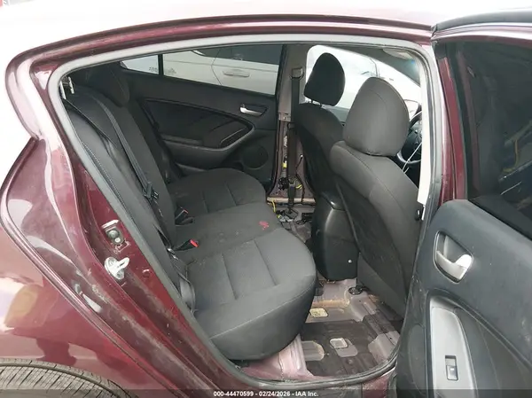 3KPFK4A7XJE281885 2018 KIA FORTE - Image 8
