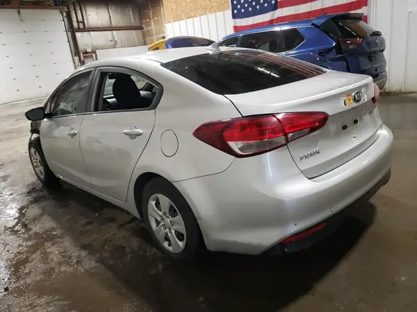 3KPFK4A7XJE283393 2018 KIA FORTE - Image 2