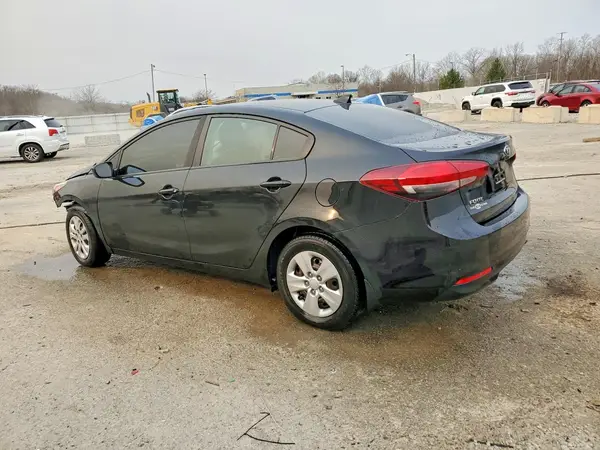 3KPFK4A7XJE283975 2018 KIA FORTE - Image 2