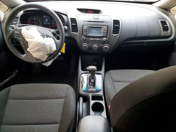 3KPFK4A7XJE283975 2018 KIA FORTE - Image 8