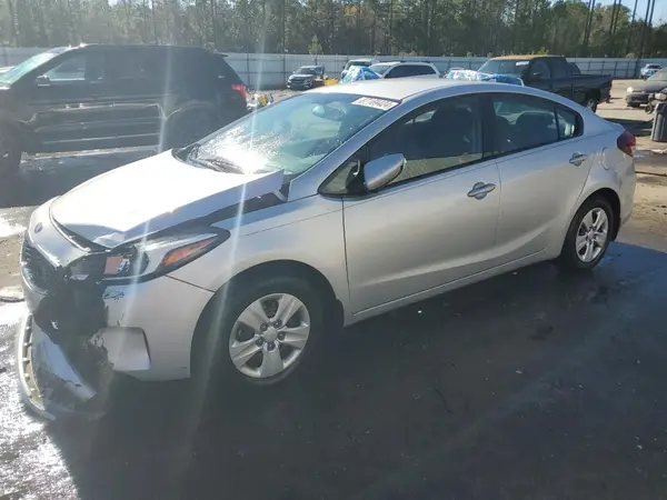 3KPFK4A7XJE284608 2018 KIA FORTE - Image 1