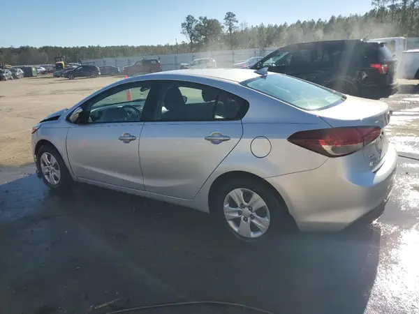 3KPFK4A7XJE284608 2018 KIA FORTE - Image 2