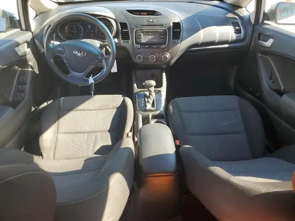 3KPFK4A7XJE284608 2018 KIA FORTE - Image 8