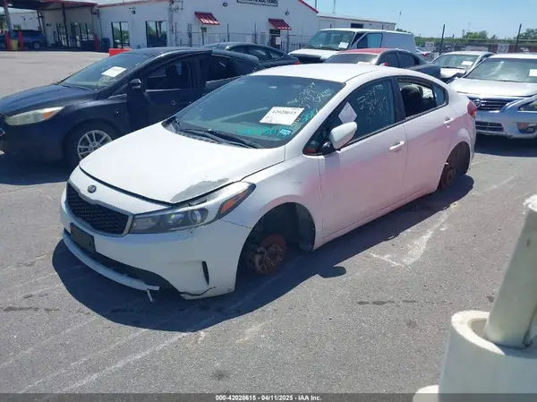 3KPFL4A70HE008347 2017 KIA FORTE - Image 2