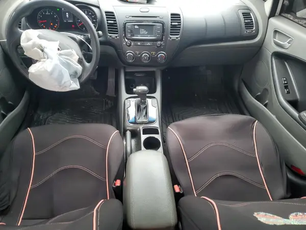 3KPFL4A70HE011541 2017 KIA FORTE - Image 8